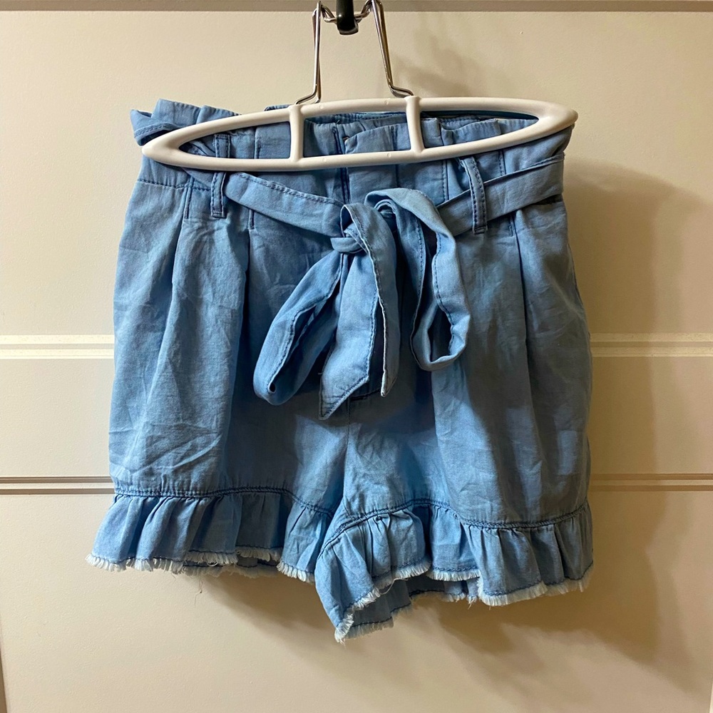 XS, Light blue relaxed shorts with fringed, ruffled bottom and removable belt